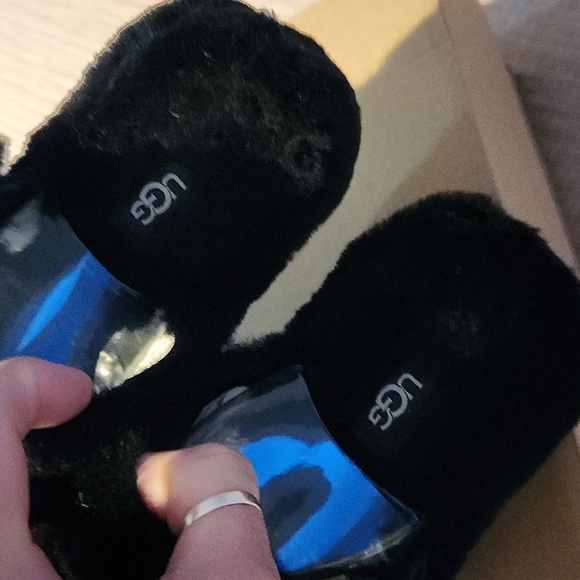 Women's UGG Fuzz Yeah - Picture 4 of 8